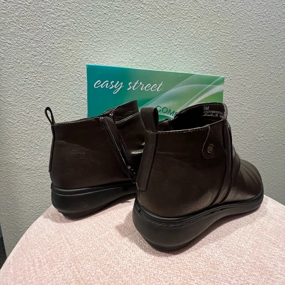 Easy Street women boots size 9. - Picture 2 of 5